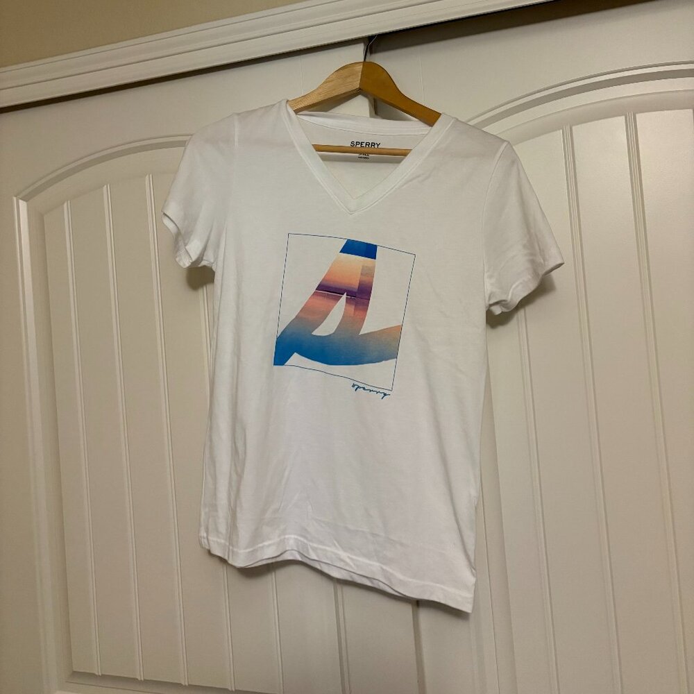 Sperry Graphic T Shirt Small White V Neck Short Sleeve Cotton Polyester Blend